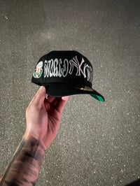Image 2 of GREEN BRIM DARK REFLECTION NEW YORK YANKEES CUSTOM FITTED CAP