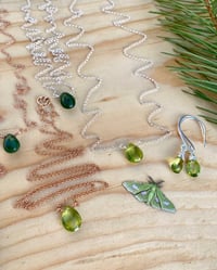 Image 2 of ✨WHOLESALE✨ Simple Peridot Gem Drop Necklace
