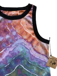 Image 5 of XL Ladies Fitted Knit Contrast Tank in Earthy Geode Ice Dye