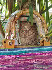 Image 3 of Frill Sari Beach bag Bamboo Handles unique