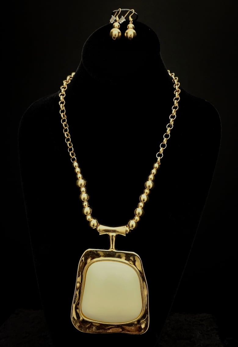 Image of Gold & Off White Square Necklace Set