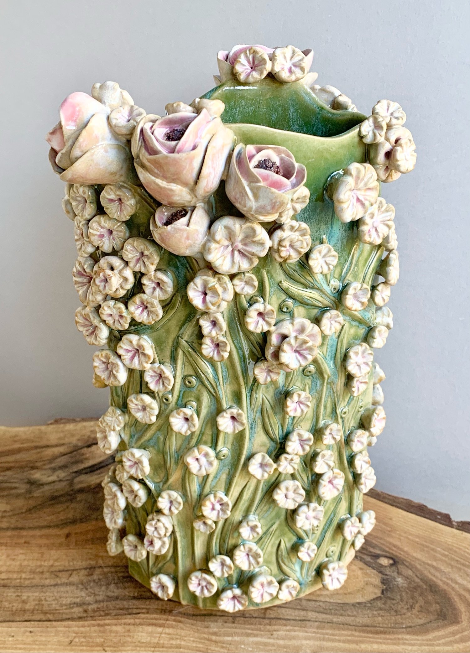 Image of Trailing Ivy Daisies and Roses 