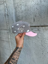 Image 2 of GRAY PARTLY CLOUDY PINK VISOR CHICAGO CUBS CUSTOM FITTED CAP