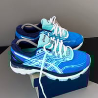 Image 4 of size: us9W uk7 eu40.5 cm25.75