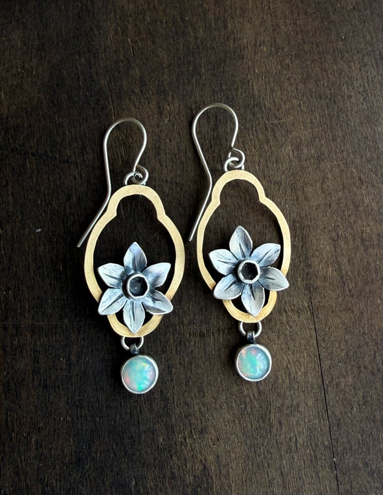 Image of Trumpet of Spring Daffodil Earrings