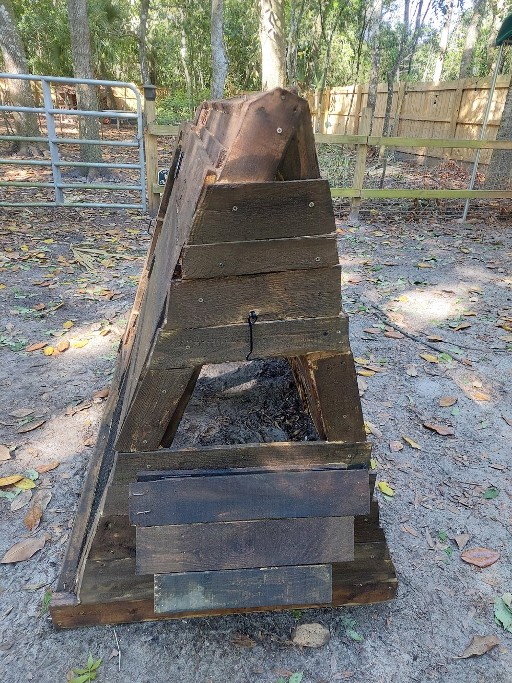 Image of AFRAME WOODEN HUTCH