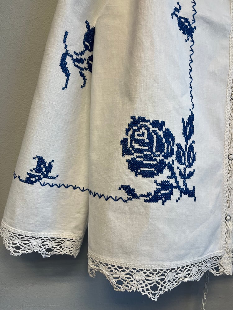 Image of Shirt with blue embroidery (l/xl)