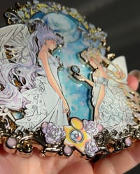 Image 4 of Königreich des Mondes enamel pin