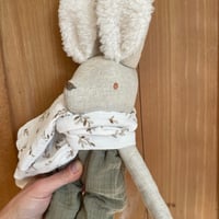 Image 5 of LAPIN 32 CM COLLECTION BRANCHE D’OLIVIER