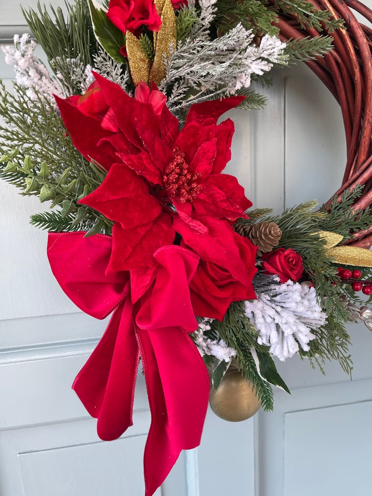 Image of 35cm Wicker with snow 
