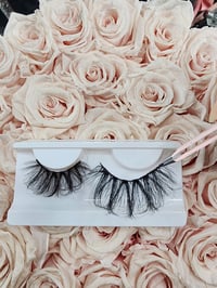 Image 3 of Wings Lashes