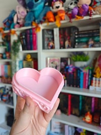 Image 2 of Joyero rosa dragón con bebé