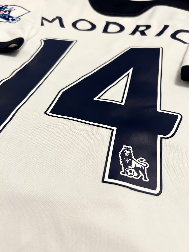 Image of Tottenham Hotspur “MODRIĆ 14” 2010/11 Home Shirt + patches (L)