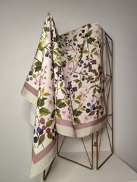 Image 1 of PAÑUELO 70 x 70 SEMISEDA ZARZAMORA