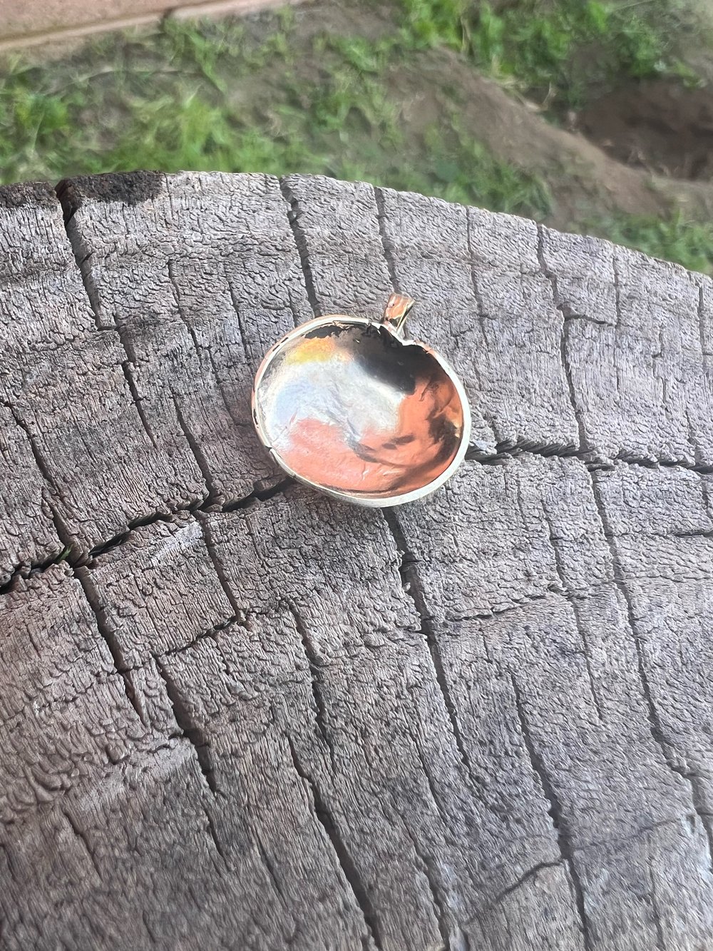 14k gold clam pendant