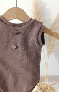 Image 2 of Newborn Photoshoot bodysuit Robbie | sleeveless | brown | photo props