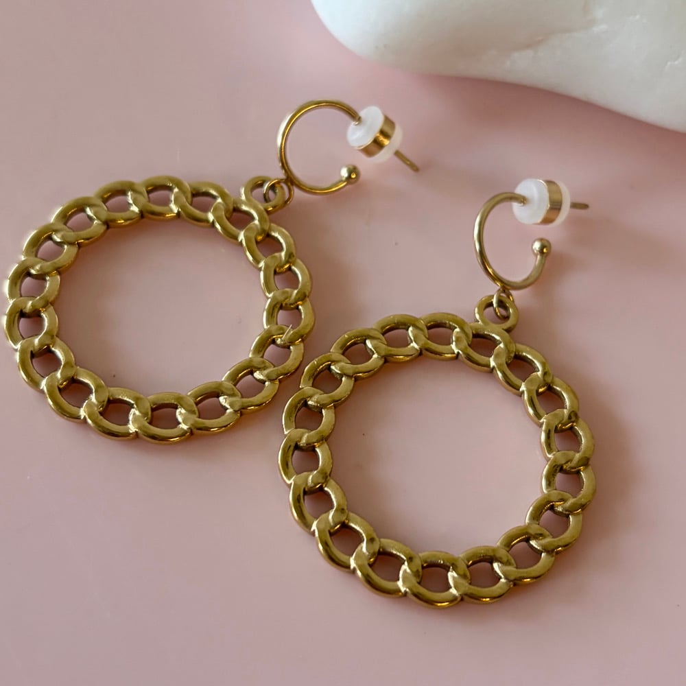 Image of Circle Chain Half Hoops