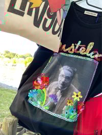Image 2 of Castelao flores. Bordada a man. Talla M corte unisex.