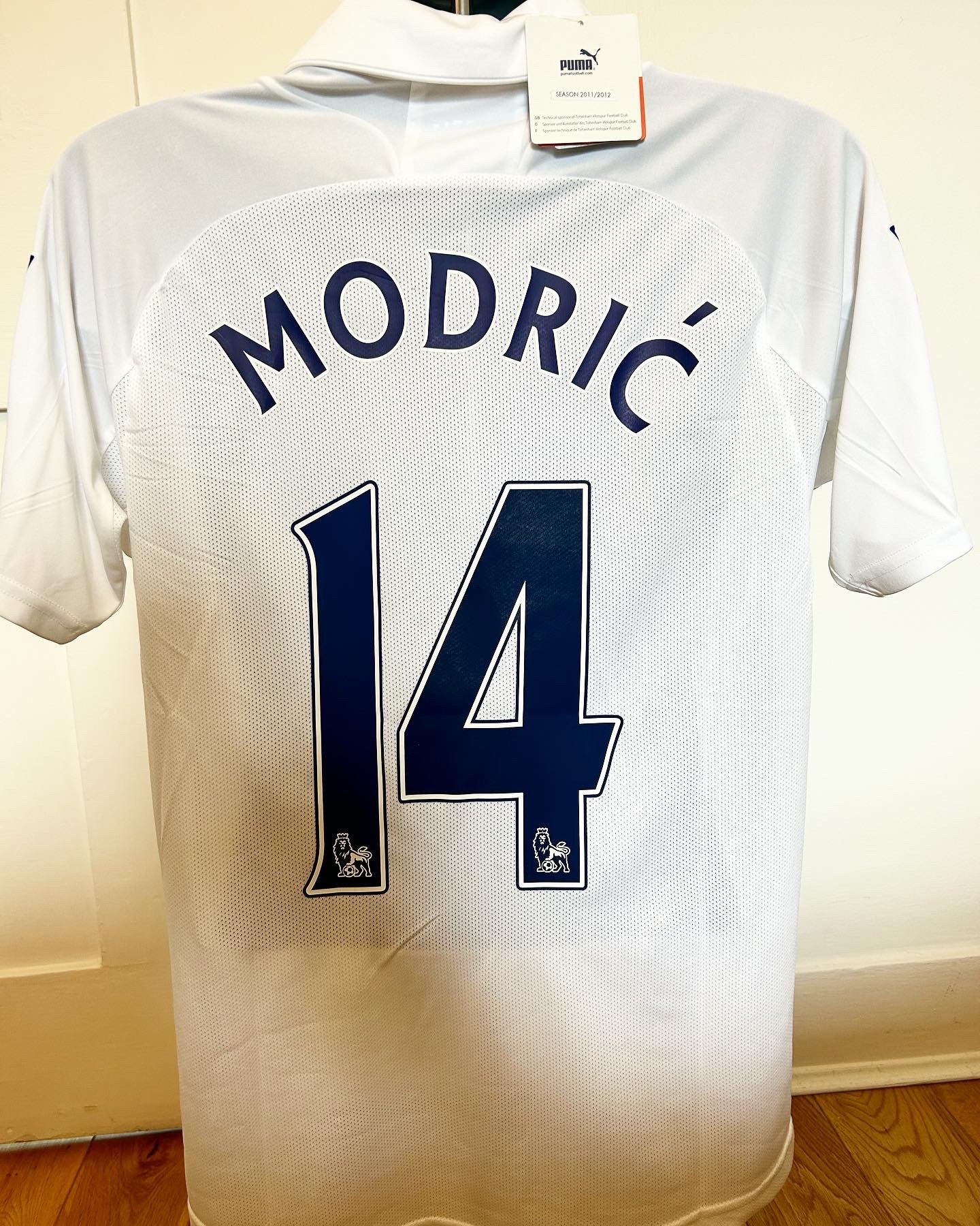 Image of BRAND NEW Tottenham “MODRIC 14” 2011/12 Home Shirt + PL patches  (S)