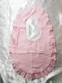 Lacy bib pink