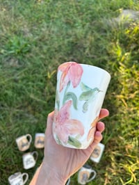 Image 2 of Tiger Lily Hummingbird to go cup