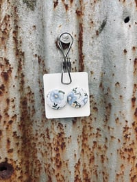 21mm ~ Blue Floral Button Studs