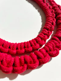 Image 3 of Collar Rojo Nudos Mediano