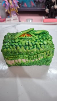 Image 1 of Dragon eye mimic box includes dice