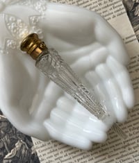 Image 2 of Magnifique fiole en cristal taillé, bouchon en ormoulu du XIXème siecle