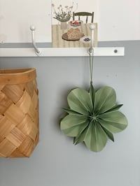 Image 2 of Fleur en papier