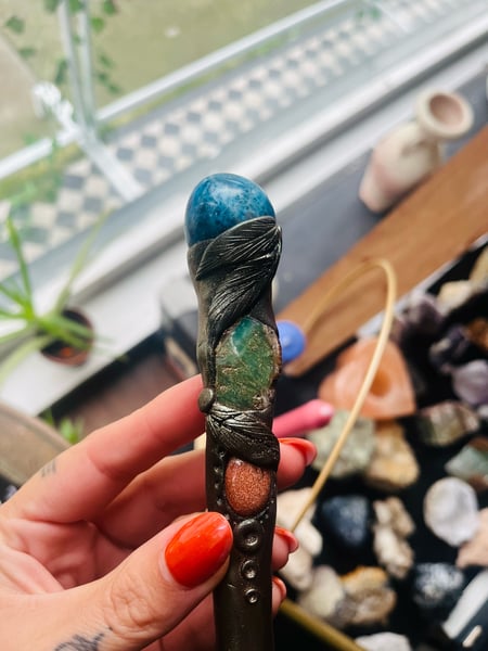 Image of Mediating pen blue apatite 