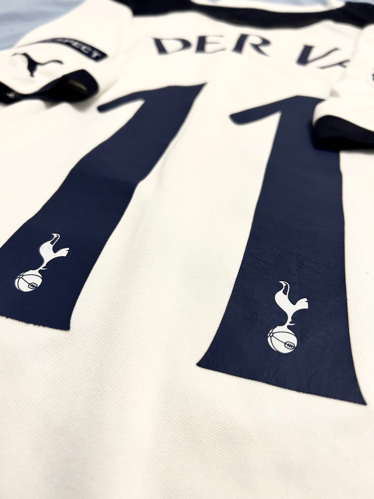 ThreadsOfN17 — Tottenham Hotspur “VAN DER VAART 11” 2010/11