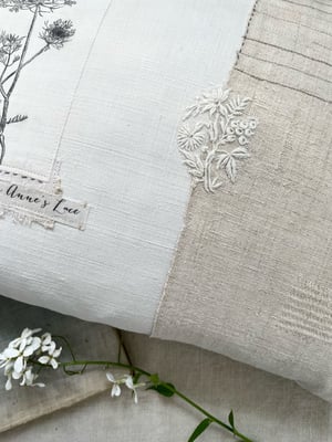 Image of Queen Anne's Lace Cushion