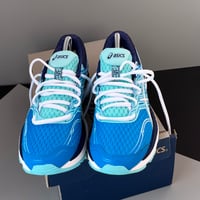 Image 3 of size: us9W uk7 eu40.5 cm25.75