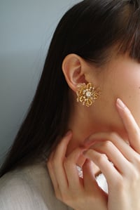 Image 3 of Hikari (Gold)