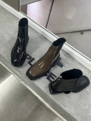 SQUARE TOE ZIPPER BOOT (LOW STOCK)