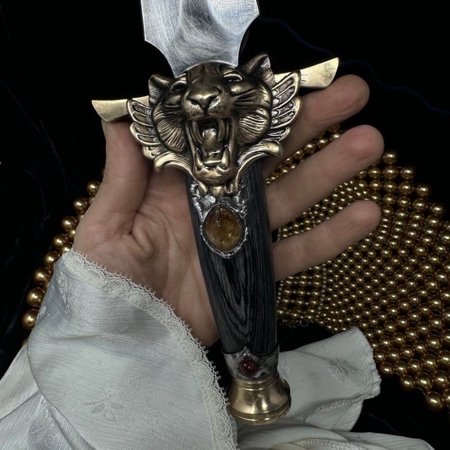 The Gilded Mane Short Sword 