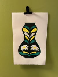 Image 2 of empty vessel - daisy