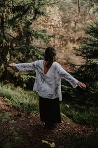 Image 4 of Larix • Light linen blouse