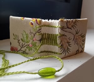 MADOC — mini livre — reliure à la française