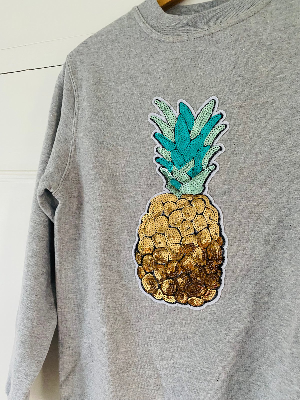 Pineapple sweater outlet