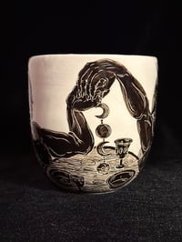 Image 2 of The queens of life