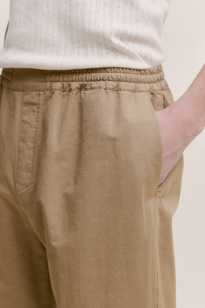Image of A KIND OF GUISE BANASA PANTS SOFT ALMOND