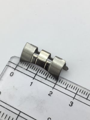 Image of STAINLESS STEEL GENTS WATCH STRAP,TUDOR,20mm,CURVE LUGS,NEW.(TU-3)