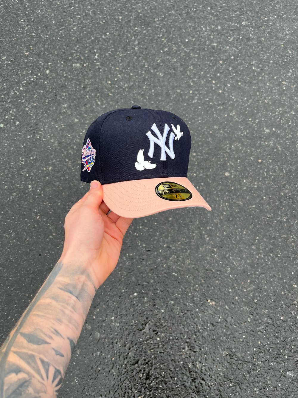 Image of PINK/SALMON BRIM NAVY NEW YORK YANKEES CUSTOM FITTED CAP