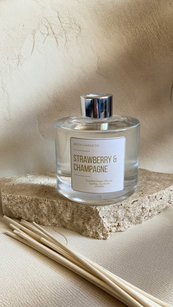 STRAWBERRY & CHAMPAGNE // REED DIFFUSER Image 3