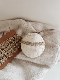 Image 3 of Lace daisy gold