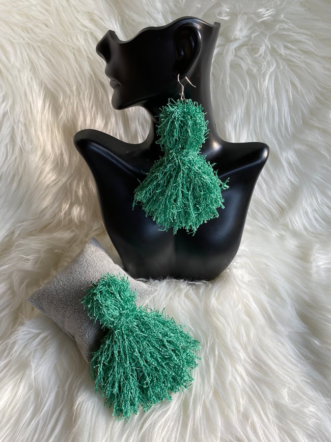 Short Tassel Earrings Solid ( Frenzy) 
