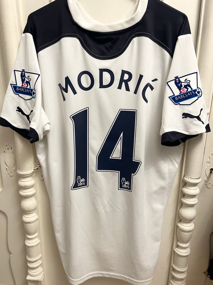 Image of Tottenham Hotspur “MODRIĆ 14” 2010/11 Home Shirt + patches (L)