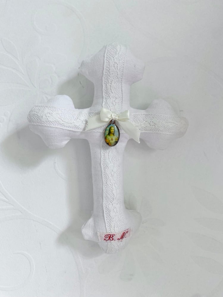 Image of croix en tissu ancien et dentelle